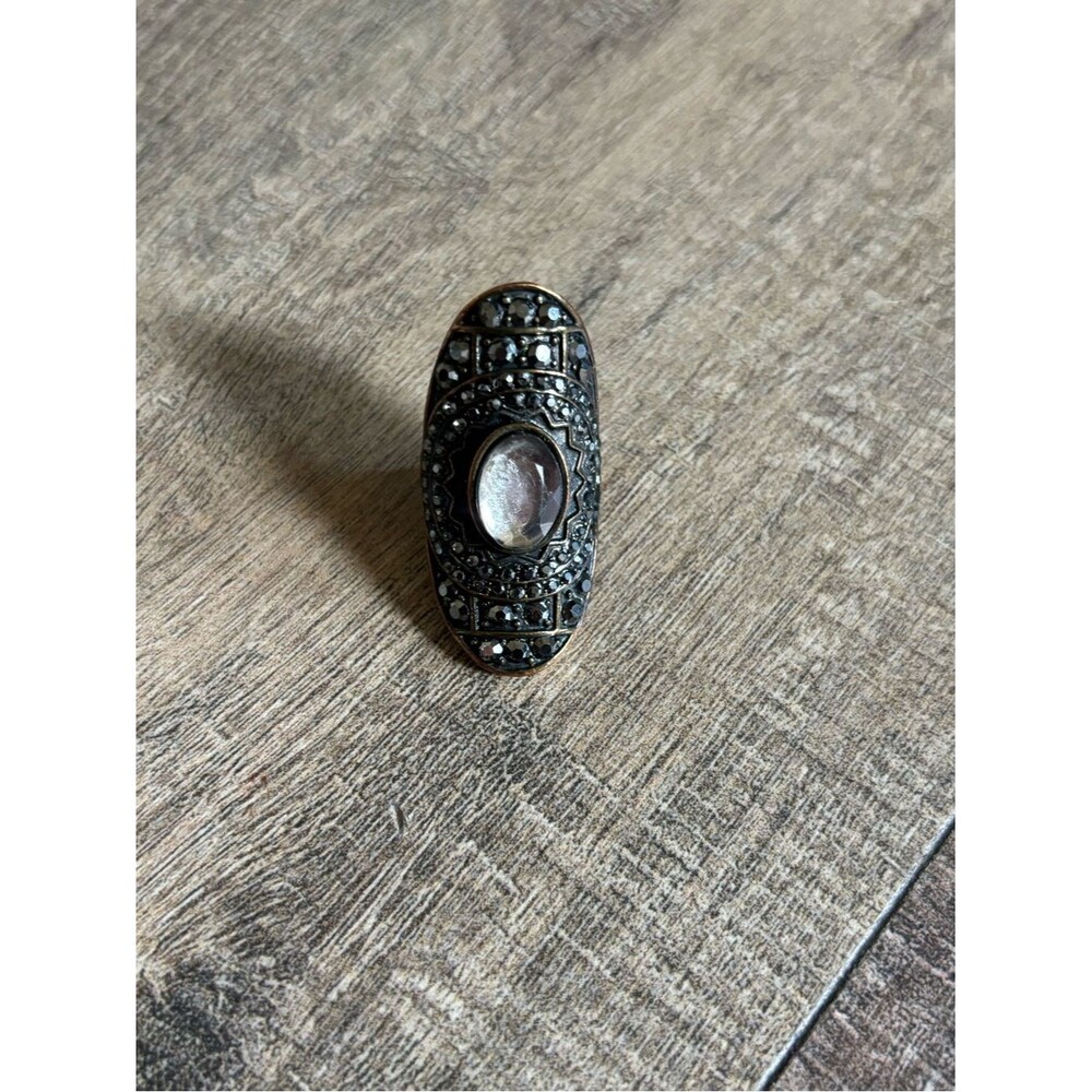 Vintage women's size 13.5 gothic metal and rhinestone statement knuckle ring